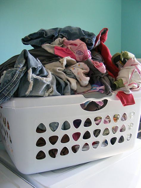 Great website for homemaking tips. Household Notebook, Laundry Room Inspiration, Washing Laundry, Clothes Basket, Doing Laundry, Laundry Hacks, Home Organization Hacks, Store Organization, Tiny House Living