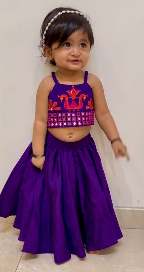 Baby Girl Chaniya Choli Design, Kids Chaniya Choli Designs, Babies Frocks, Kids Kurta, Kids Ethnic Wear, Kids Party Wear, Kids Blouse Designs, Kids Blouse