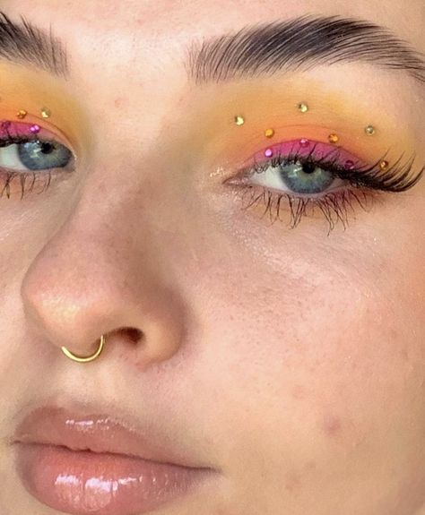 Hawaii Makeup, Candy Rain, Hawaii Party, How To Do Makeup, Makeup Stuff, Eye Makeup Designs, Make Up Inspo, Cute Makeup Looks, Creative Makeup Looks