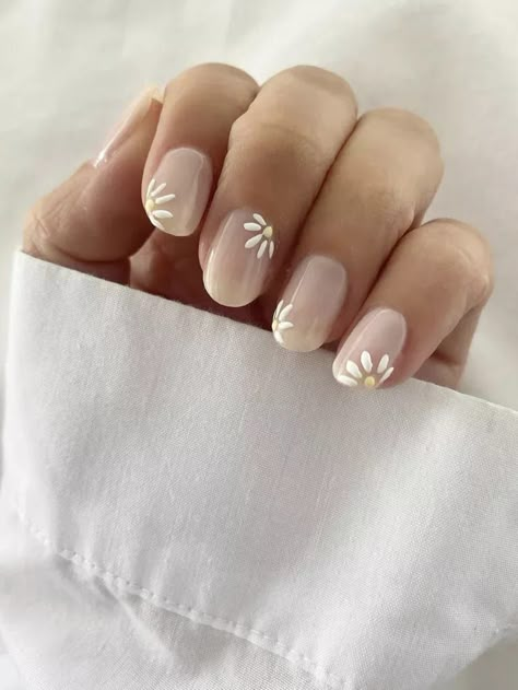 Wedding Guest Nails Ideas Classy, Bridesmaids Nails, Recruitment Outfits, Milky Nails, Subtle Nails, Daisy Nails, Wedding Nail, Cute Gel Nails, Short Acrylic Nails Designs