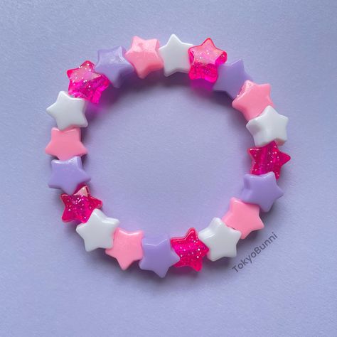 This bracelet is made of adorable star beads in Halloween colors! Made to fit up to a 7 inch wrist. If you have any questions please message me! Magical Girl Accessories, Halloween Colors, Crystal Bead Jewelry, Beaded Jewelry Bracelets, Star Beads, Kandi Bracelets, Girl Accessories, Kawaii Jewelry, Kawaii Accessories