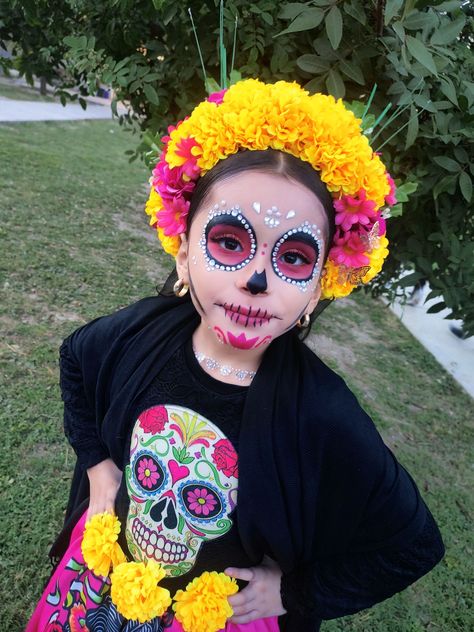 Catrina Makeup Kids, Monster High Halloween Costumes, Catrina Costume, Monster High Halloween, Vampire Bride, Cute Halloween Makeup, Halloween Makeup Diy, Fiesta Birthday Party, Sugar Skull Makeup