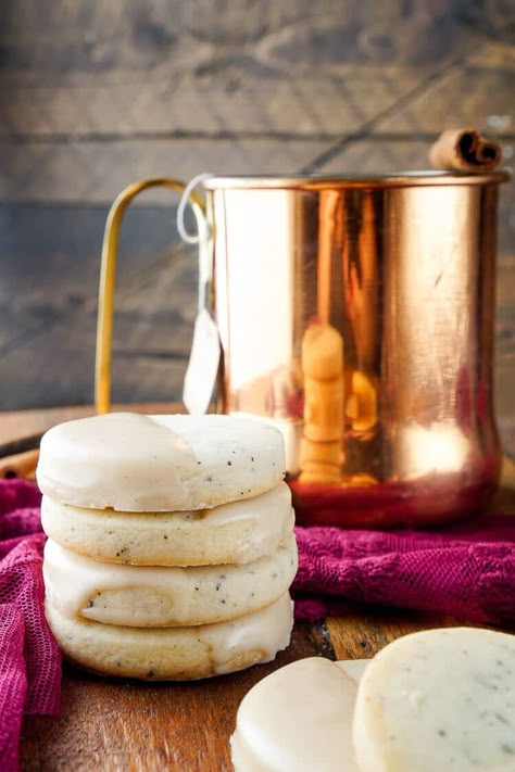 These Vanilla Chai Shortbread Cookies are simple with a little spice and a whole lot of cozy! Chai Shortbread, Tarte Fine, Shortbread Cookie Recipe, Vanilla Chai, Tea Cookies, C Is For Cookie, Baking Sweets, Cookie Exchange, Tea Cakes