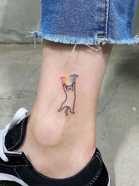 Funny Cat Tattoo Ideas, Funny Cat Tattoos, Silly Cat Tattoo, Cat Tattoo Funny, Funny Cat Tattoo, Small Quirky Tattoos, Minimal Cat Tattoo, Small Colorful Tattoos, See Tattoo