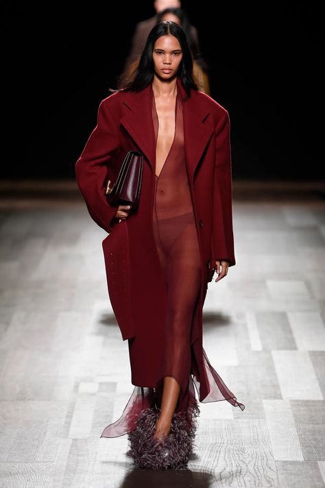 Ferragamo Fall 2024 Ready-to-Wear Runway, Fashion Show & Collection Review [PHOTOS] Look Jean, Runway Fashion Couture, Color Rojo, Fall Color, Fashion Show Collection, Fall Fashion Trends, Fall 2024, Fit Inspo, Red Fashion