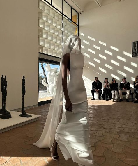 Sum Dresses, Jacquemus Dress, Wedding Court, Elegant Attire, Body Dress, Looks Style, Couture Fashion, World Of Fashion, Runway Fashion