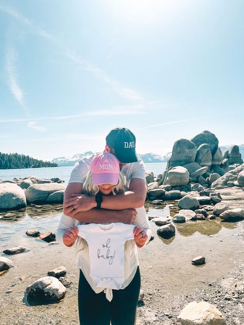 Baby Announcement Photoshoot Summer, Lake Baby Announcement, Hawaii Baby Announcement, Nature Pregnancy Announcement, Vacation Pregnancy Announcement, Lake Pregnancy Announcement, National Park Pregnancy Announcement, Travel Pregnancy Announcement, Adventure Pregnancy Announcement