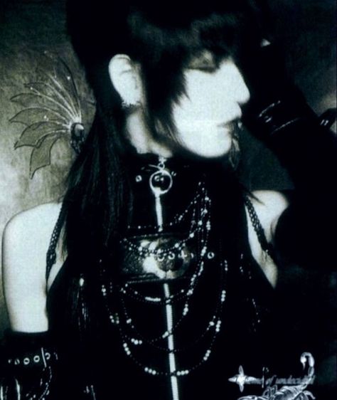 Dir En Grey Toshiya, Kei Visual, Dir En Grey, I'm With The Band, Poses References, J Fashion, Pose Reference Photo, 인물 사진, Visual Kei