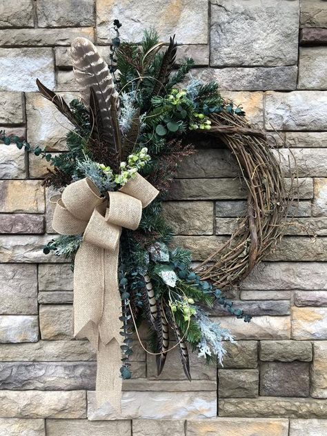 Autumnal Wreaths, Pheasant Feather Decor, Nordic Christmas Decorations, Winter Farmhouse Decor, Chicken Feathers, Winter Farmhouse, Eco Christmas, Large Farmhouse, Feather Wreath