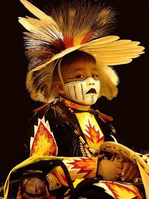 Little Warrior, Ceremonial Pow Wow Native American Children, Native American Clothing, Native American Photos, Painted Face, Native American Peoples, We Are The World, Pow Wow, Foto Art, Native American History