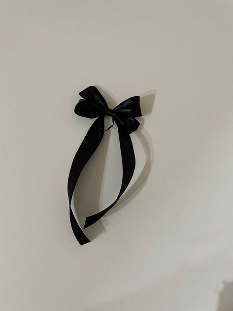 Black Ribbon Wallpaper, Black Ribbon Aesthetic, Black Bow Aesthetic, Black Bows, Iphone Organization, Minimalist Wallpaper, Black And White Aesthetic, Black N White, Slice Of Life