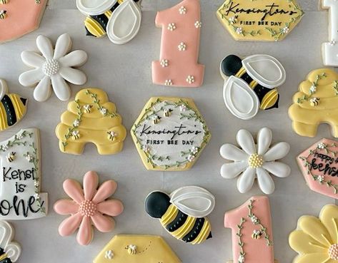 First birthday bee theme cookies. Vanilla sugar cookies with royal icing. Decorated sugar cookies for a first bee day themed first birthday party. First Bee Day Party Outfit, Bee Theme 2nd Birthday, Bee Theme Cookies Decorated, 1st Bee Day Cookies, Bee Birthday Cookies, Bee Day Birthday Party, First Bee Day Party Favors, My First Bee Day Party, First Bee Day Cookies