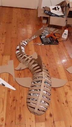 Cute Home Decor Crafts, Random Projects To Do, Cardboard Crafts Y2k, Best Cardboard Crafts, How To Make A Surfboard Out Of Cardboard, Cosplay With Cardboard, Wall Whale Shark Cardboard, Old Paper Crafts, Stuff Made Out Of Cardboard