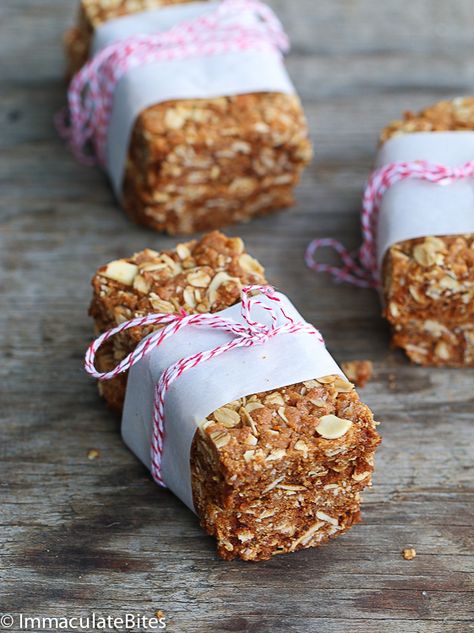 Crunchies Recipe, Crunchie Recipes, Peanut Butter Cake Recipe, Rusk Recipe, Brownie Vegan, Oatmeal Bar, African Dessert, Homemade Granola Bars, Butter Cake Recipe