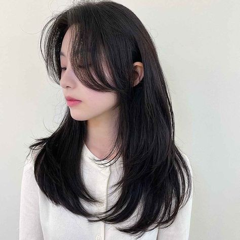 37 Stunning Haircuts with Long Layers for Straight Hair Trendy Layered Hairstyles, Asian Hairstyles, Straight Layered Hair, Asian Haircut, Straight Hair Cuts, Short Hairdos, Asian Short Hair, Texturizer On Natural Hair, Asian Hair