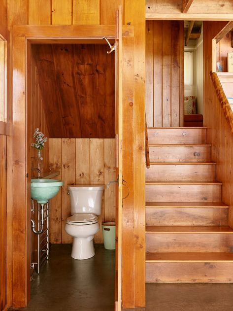 Photo 13 of 21 in A Lakeside Cabin Conjures Up Midcentury Magic in New Hampshire from Rustic Midcentury Lake Cabin in New Hampshire by KCS Architects - Dwell Chic Cabin Decor, Cabin Chic, Bunk Rooms, Lakeside Cabin, Cabin Bathrooms, Wood Bath, Ceramic Floor Tile, Lake Cabin, Vintage Cabin