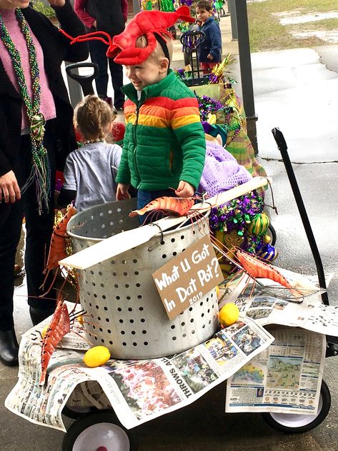 What you got in dat pot? Louisiana kid Mardi Gras Float Wagon Ideas. Halloween costume idea - Louisiana Cajun crawfish boil Diy Mardi Gras Float For Kids, Mardi Gras Float Ideas Diy, Mardi Gras Kids Float, Mardi Gras Float Ideas Kids, Kids Mardi Gras Float Wagons, Wagon Mardi Gras Float For Kids, Wagon Mardi Gras Float, Mardi Gras Wagon Float Ideas For Kids, Wagon Floats Ideas Kids