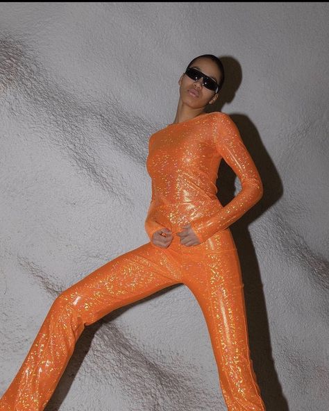 Poser Girl, Harry Styles Fits, Runway Fashion Outfits, Celebration Outfit, Glitter Pants, Sick Clothes, Orange Outfit, Disco Outfit, Shiny Clothes