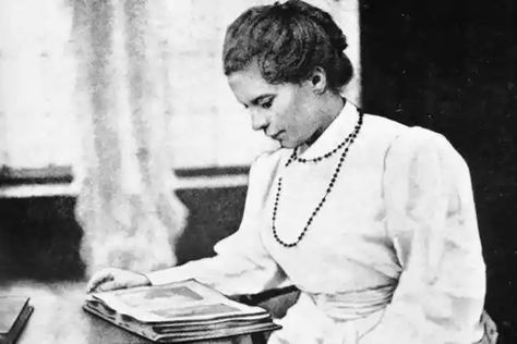 sister nivedita Sister Nivedita, The Sacred Search, Margaret Elizabeth, Writers Help, Astrology Books, Project Work, Swami Vivekananda, Soul Sister, Motivational Quotes In Hindi