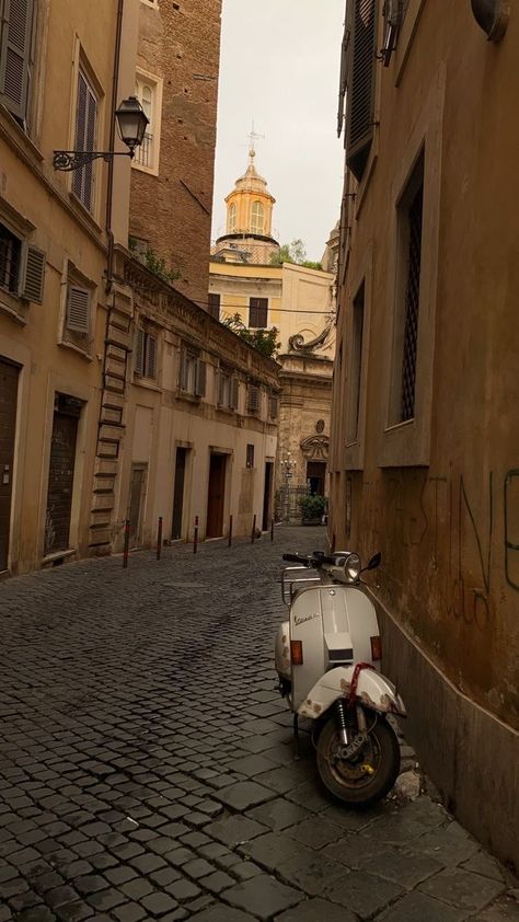 Roma Aesthetic, Italy Vibes, Italian Aesthetic, Italian Life, Italy Aesthetic, Aesthetic Love, Fashion Friends, Italian Summer, Northern Italy