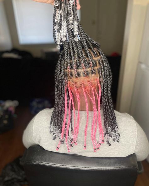 Knotless Box Braids With Beads And Color, Knotless Peak A Boo, Peak A Boo Braids With Beads, Peekaboo With Beads, Knotless Braids With Color In The Back, Peak A Boo Hair Color Braids, Peekaboo Box Braids With Beads, Knotless Braids With Pink, Pink Peak A Boo