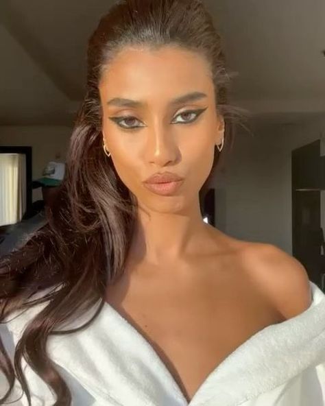 Imaan Hammam on Instagram: "Vintage Moroccan Barbie glam for the launch of @esteelauder x @sabysaschiofficial ❤️" Imaan Hammam Instagram, Imaan Hammam Aesthetic, Iman Hammam, Imaan Hammam, Moroccan Beauty, Moroccan Women, Flawless Makeup, Vintage Moroccan, Face Claims