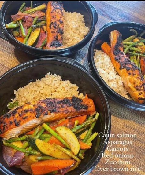 Fish Prep Meals, Simple Pescatarian Meal Prep, Healthy Eating Pescatarian, Clean Eating Food Prep, Pescatarian Meal Prep Ideas, Yummy Food For Dinner Healthy, Fruit And Veggie Meal Prep, Healthy Pescatarian Dinner Recipes, Healthy Salmon Lunch Ideas