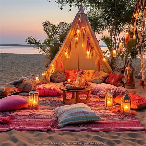 Surprise Proposal Pictures, Boho Outdoor Space, Outdoor Dates, Boho Tent, Beach Patio, Hippie Lifestyle, Picnic Decorations, Boho Outdoor, Hippie Homes