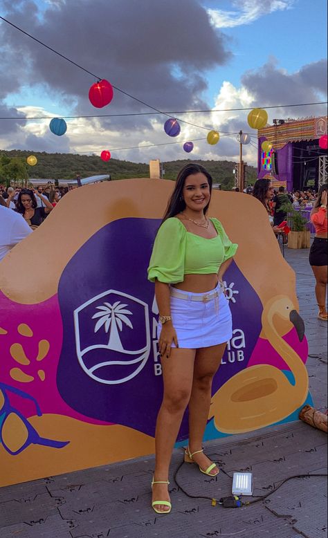 Look para show de pagode durante o dia Look Samba Prime, Look Samba, Look Festival, Looks Party, Festival Looks, Jean Outfits, Look Fashion, Cheer Skirts, Wattpad