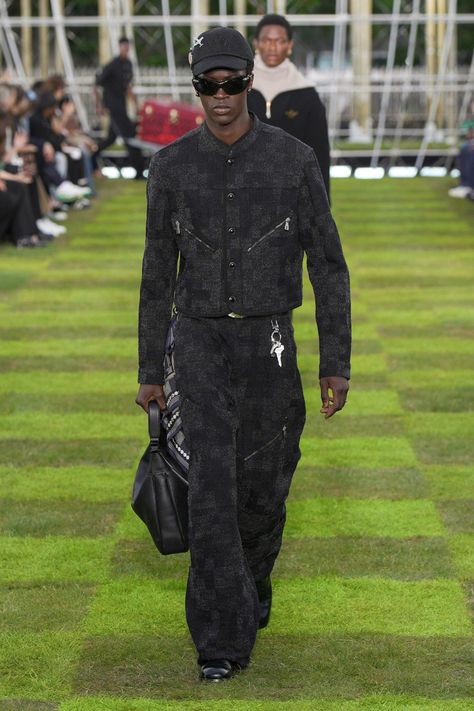 Mens Fashion Runway, Louis Vuitton Menswear, Masculine Fashion, Brand Magazine, Fashion Runway, Pharrell Williams, Louis Vuitton Men, Menswear Collection, Mens Clothing