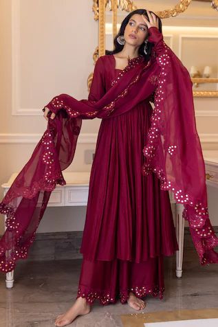 Paulmi And Harsh, Traditional Indian Dress, Casual Indian Fashion, Desi Fashion Casual, Chique Outfits, Indian Dresses Traditional, Traditional Indian Outfits, Trendy Dress Outfits, Simple Pakistani Dresses