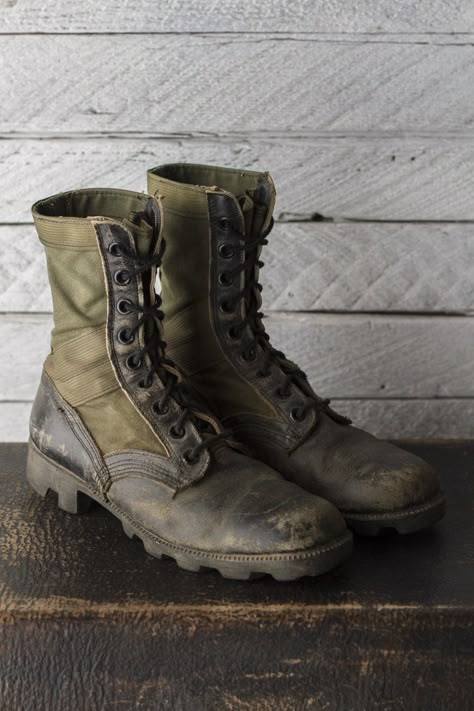 Outdoorsy Style Men, Vietnam Jungle, Apocalyptic Soldier, Vintage Combat Boots, Military Shoes, Cop Uniform, Dirty Boots, Jungle Boots, Boots Outfit Men