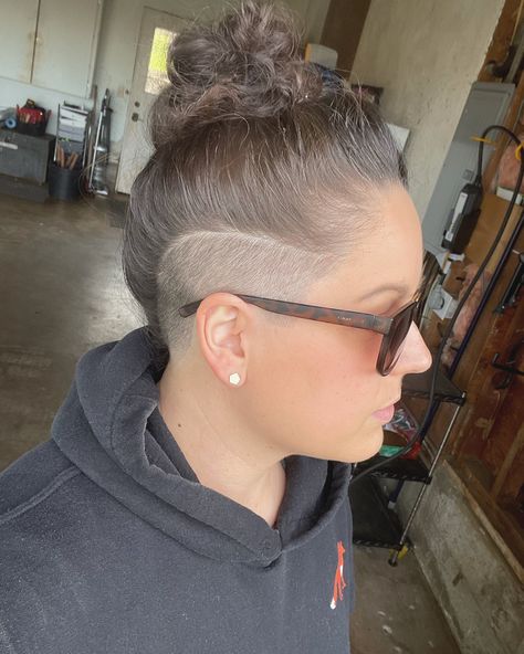 Side Trimmed Hair Women, Womens Undercut Long Hair Side Shave, Womens Hair Shaved Sides, Long On Top Shaved Sides Women, Side And Undercut Long Hair, Side Shave Long Hair Women, Undercut For Women Long Hair, Long Hair Shaved Sides Female Viking, Sides Of Head Shaved