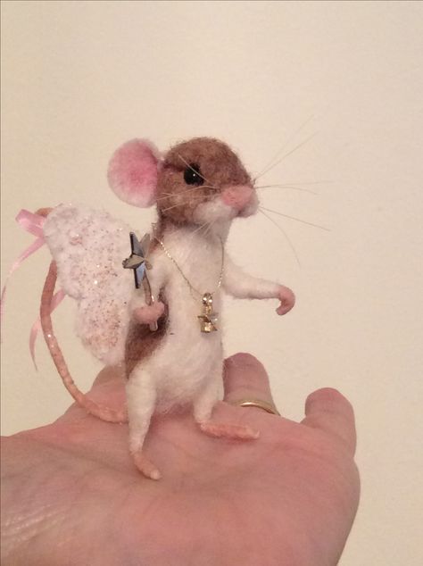 Fairy Mouse on eBay by Suzanne x Fairy Mouse, Maus Illustration, Felted Mice, Christmas Mice, Mouse House, Felting Ideas, Pet Mice, Felt Mouse, Bow And Arrow