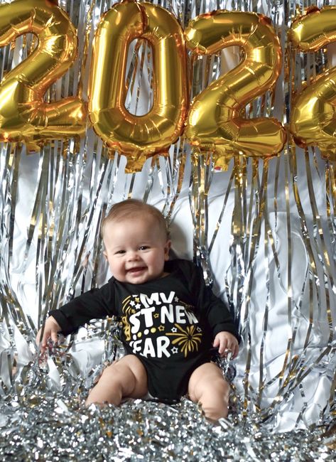 1st New Years Baby Pictures, Baby Nye Photos, Baby New Years Photoshoot Ideas, New Years Toddler Photoshoot, New Year Newborn Pictures, New Year Monthly Baby Picture, New Year’s Eve Baby Photo Shoot, New Year Milestone Baby Picture, Halfway Around The Sun Baby Photoshoot