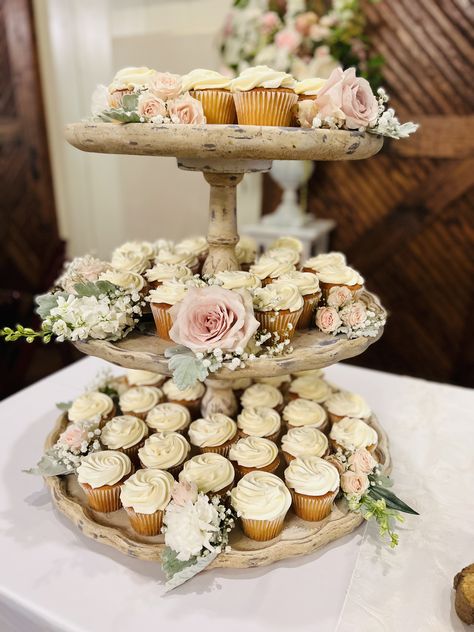 Blush Cupcakes Wedding, Cupcake Centerpieces Wedding, Blush Cupcakes, Cupcake Centerpieces, Wedding Cake Cupcakes, Wedding Cupcake Display, Cupcakes Wedding, Cupcake Display, Centerpieces Wedding