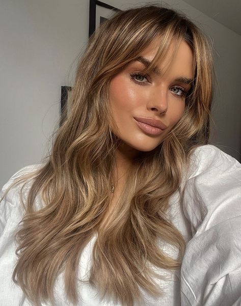 2023 Haircuts For Women, Hair Color With Bangs, Fringe Bob Haircut, 2023 Haircuts, Blonde With Bangs, Chocolate Blonde, 90s Haircuts, Haircuts For Long Hair With Layers, Bronde Balayage