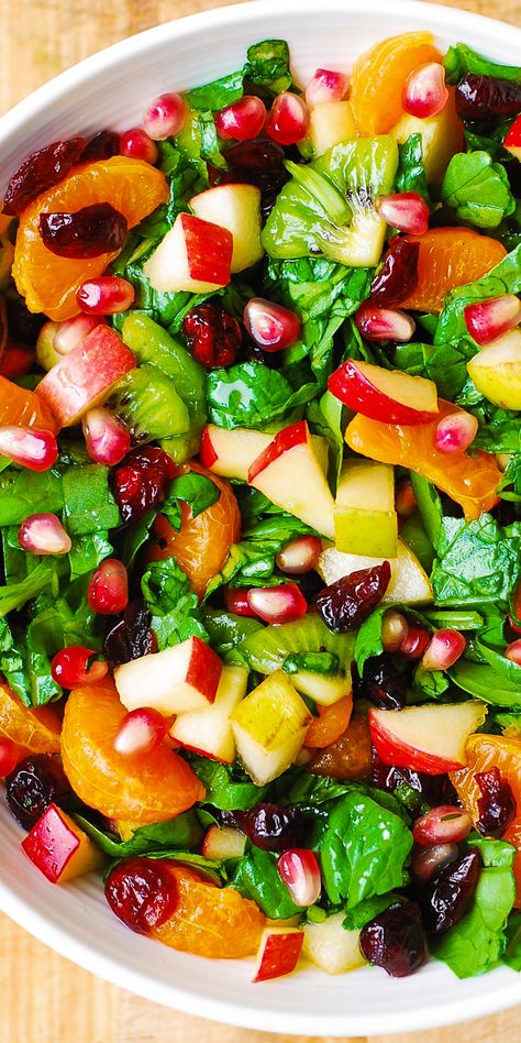 Winter Spinach Salad with Apples, Pears, Mandarin Oranges, Kiwi Fruit, Cranberries, and Pomegranate Seeds. With a delicious salad dressing made with maple syrup, lime juice, balsamic vinegar, and olive oil. Delicious, healthy salad for the holiday season! #Thanksgiving #holidays #salad #sidedish #healthysalad #apples #pears #cranberries #kiwifruit #pomegranate Spinach Salad With Warm Maple Dressing, Spinach Clementine Salad, Spinach Breakfast Salad, Spinach Recipes Salad, Dressing For Spinach Salad, Green Salad With Fruit, Clementine Salad, Salad With Fruit, Spinach Salad Dressing