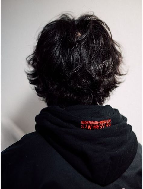 Shaggy Short Hair Male, Black Wavy Hair, Shaggy Short Hair, Mens Hairstyles Thick Hair, Wavy Hair Men, Hair Inspiration Short, Punk Hair, Shot Hair Styles, Corte De Cabelo Masculino