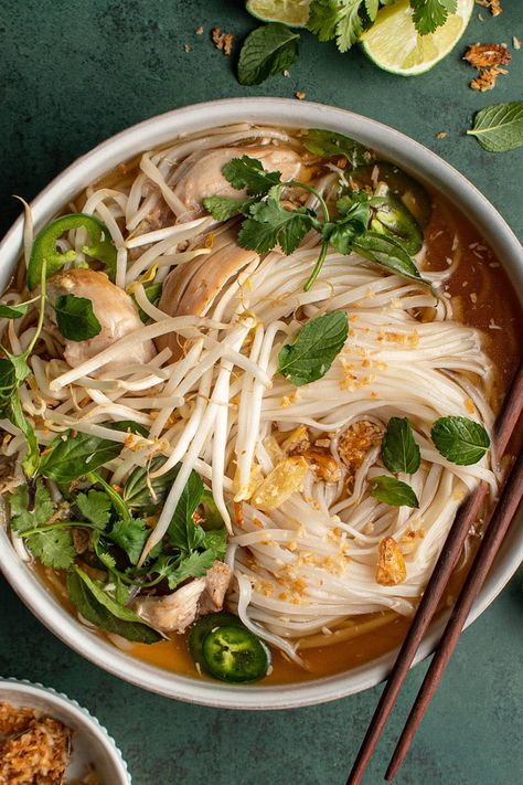 Vermicelli Soup, Pho Soup Recipe, Chicken Vermicelli, Homemade Chicken Broth, Vermicelli Recipes, Rice Noodle Recipes, Vietnamese Soup, Parmesan Soup, Chicken Pho