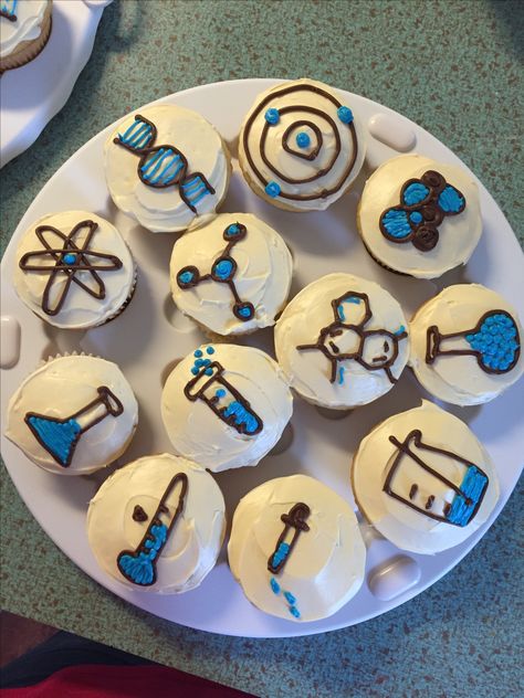 Science cupcakes Science Cupcakes, Science Party Food, Mole Day, Science Cake, Science Birthday Party Ideas, Decorating Frosting, Science Birthday, Science Party, Kid Experiments