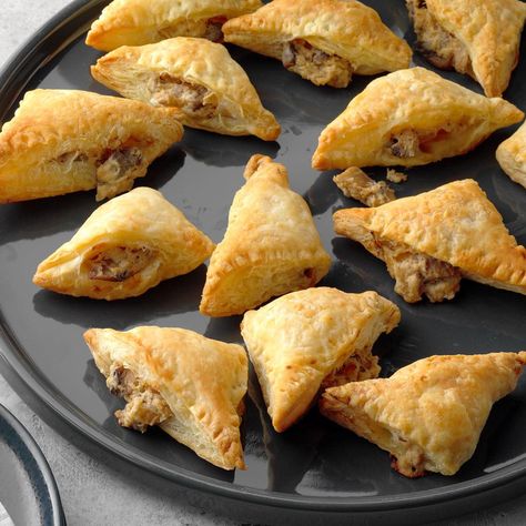 Lite Dinners, Mushroom Puff Pastry, Appetizers Puff Pastry, Puff Pastry Bites, Using Puff Pastry, Pastry Bites, Recipe Mushroom, Mary Stewart, Hors Doeuvres