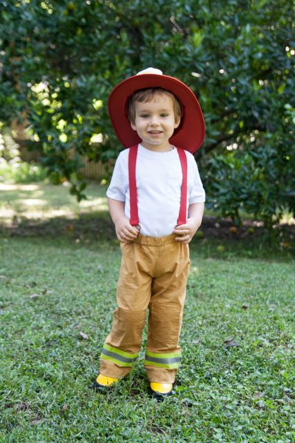 Easy Fireman Costume, Diy Fireman Costume Kids, Diy Firefighter Costume Kids, Fireman Costume Kids, Community Helpers Costume, Toddler Fireman Costume, Diy Fireman Costumes, Firefighter Costume Diy, Firefighter Costume Kids