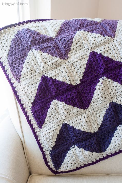 See how to make this unique chevron afghan using granny squares! Includes free pattern and a video tutorial.  | www.1dogwoof.com Crochet Ripple Afghan Pattern, Chevron Crochet Blanket Pattern, Chevron Crochet Patterns, Crochet Ripple Afghan, Chevron Afghan, Crochet Blanket Chevron, Sunburst Granny Square, Chevron Crochet, Crocheted Blanket