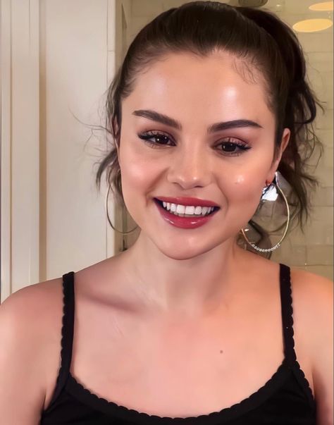 Selena Gomez Makeup, Selena Gomez Album, Round Face Makeup, Selena Gomez Photoshoot, Selena Gomez Cute, Selena Gomez Photos, Selena Gomez Pictures, Selena G, Eye Makeup Pictures