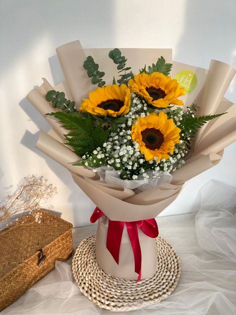 Sunflowers wrapped in simple yet chic look. Earth tone wrapping paper and ribbon. Minimal and beautiful. #sunflower #handbouquet #flowerhubkl Sunflower Bouquet, Sunflower Bouquets, Hand Bouquet, Small Bouquet, Chic Look, Earth Tones, Wrapping Paper, Sunflower, Ribbon