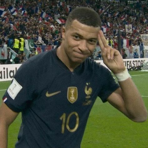 kylian mbappe icons Ronaldo Inter, Messi Funny, French Football Players, Japanese Wrestling, Messi Goals, Boxing Videos, Real Madrid Team, Football Or Soccer, Soccer Boyfriend