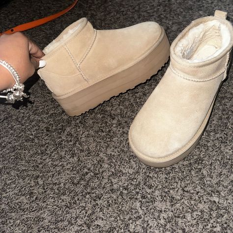 Sand Platform Uggs For Sale Sand Uggs, Uggs Mini, Fake Uggs, Wooden Platform Sandals, Ugg Sandals, Cute Uggs, Ugg Ultra Mini, Ugg Mini, Ugg Classic Mini