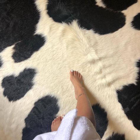 Southwestern Color Palette, Cow Rug, Canyon Moon, Girl Apartment, Rug Aesthetic, Pendleton Blanket, Cowboy Baby, Animal Rug, Rich Home