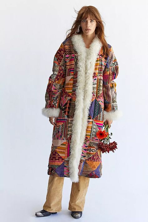 Conservative Outfits, Patchwork Coat, Fur Clothing, 2020 Fashion Trends, Winter Boho, Free People Jacket, Shearling Coat, Boho Outfits, Caravan